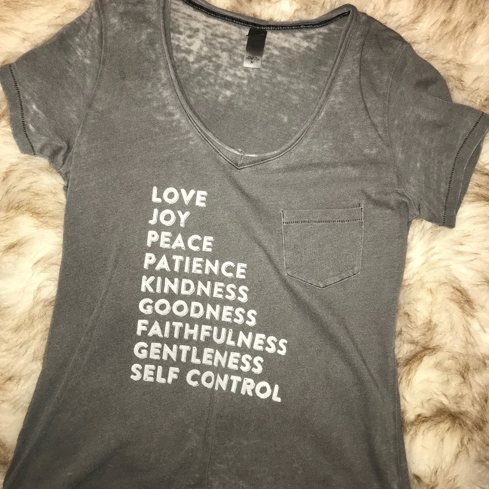 gray tee with words
